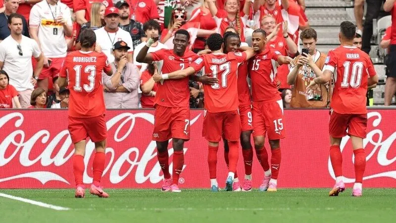 Thụy Sĩ vs Canada - Chủ nhà gặp khó