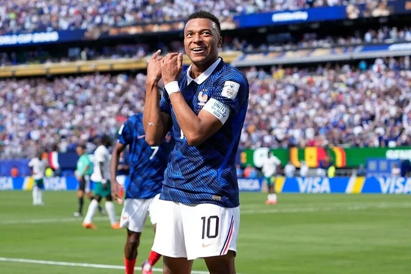 Sự thay đổi của Mbappe có lợi cho cả anh và tuyển Pháp